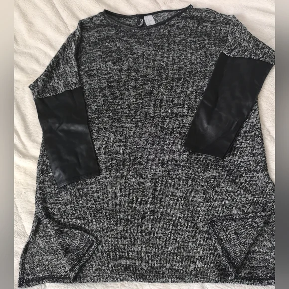 Divided sweater - Picture 4 of 11